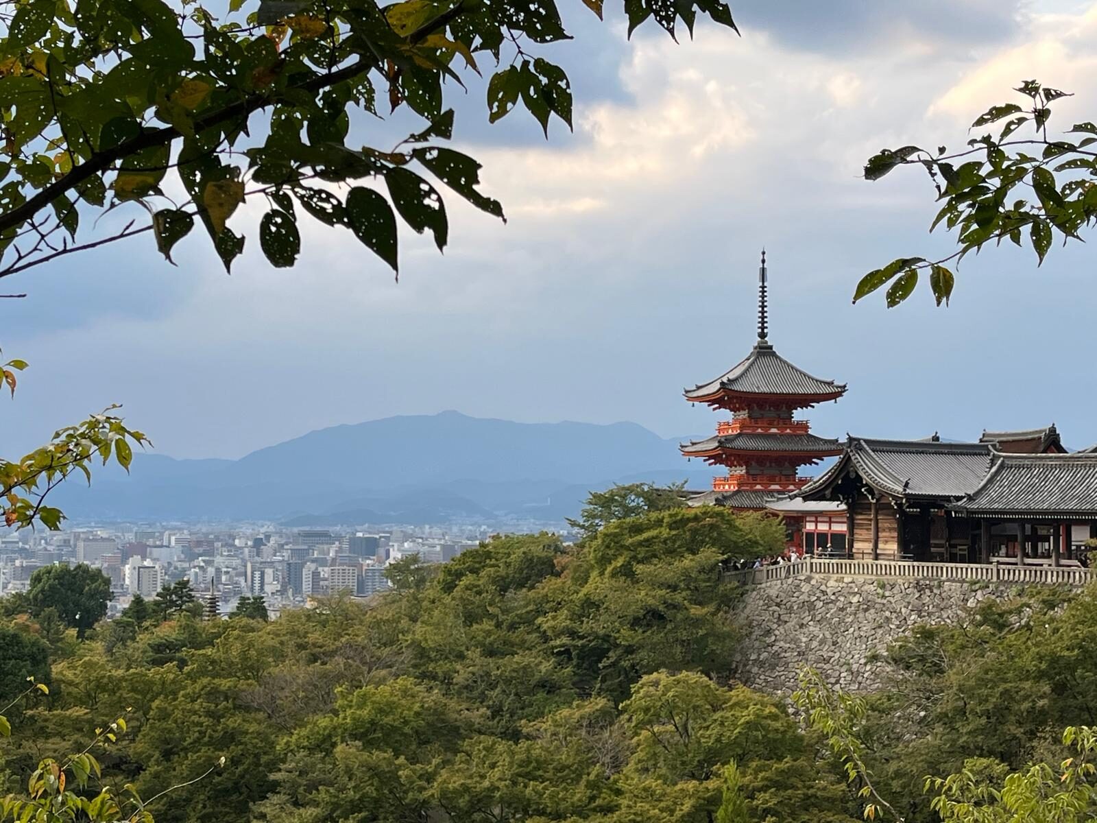 Die Pagode des Kiyomizu-dera über Kyoto