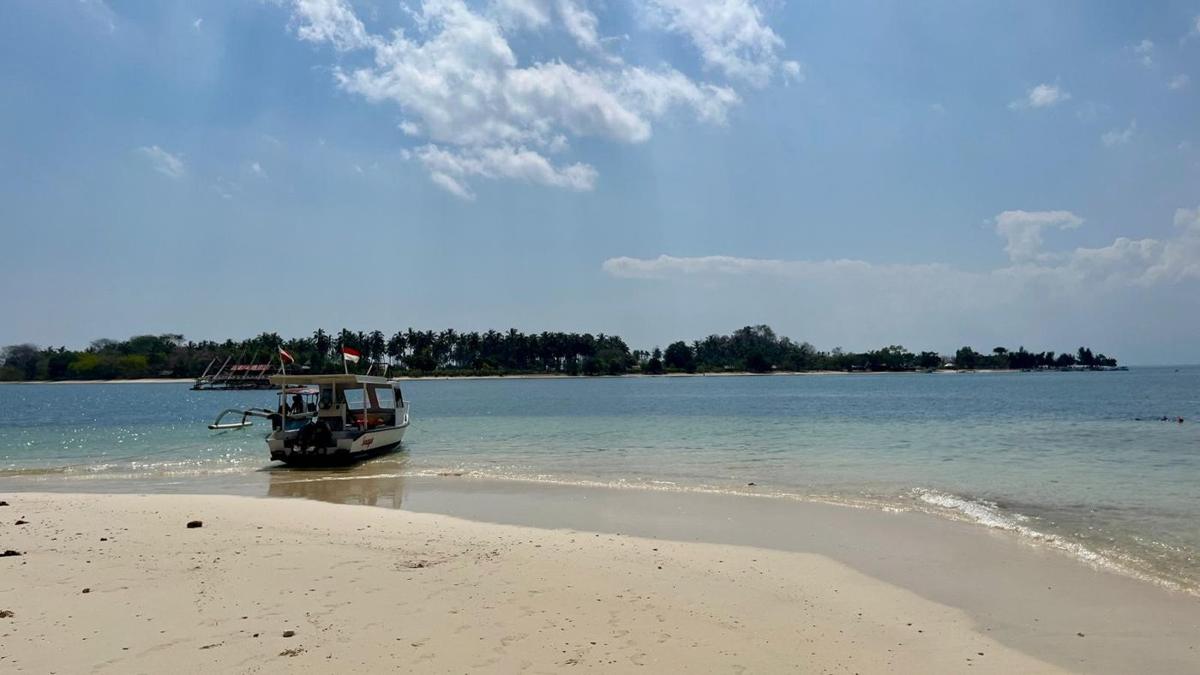 The boat at anchor