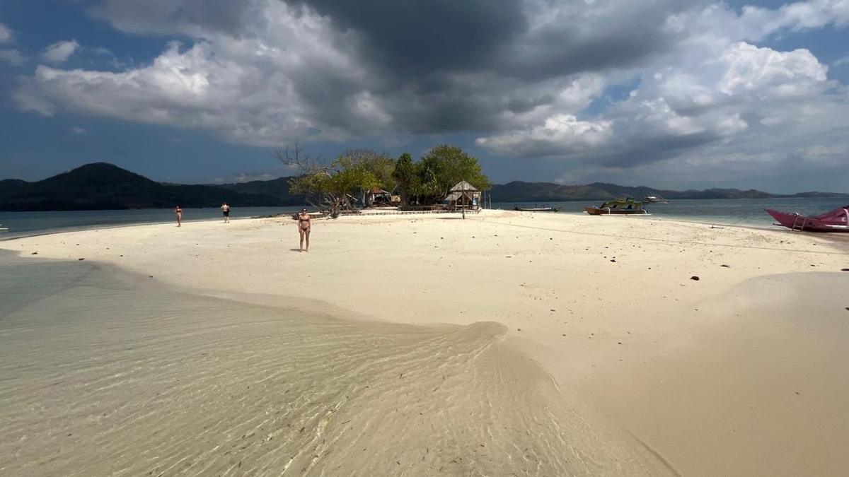 A sandbar on the southwest Gilis