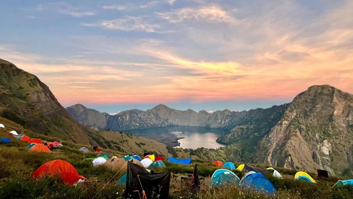Lombok, from the surf to the crater rim